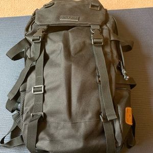 Vaschy 24L black travel backpack